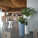 Wysoki wazon na zewnątrz bar restauracja nowoczesny design Assia 