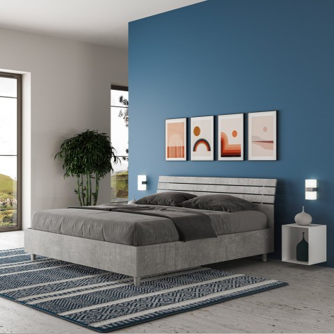 Szare łóżko podwójne 160x190 cm z ukośnym zagłówkiem z listew Ankel I Concrete Promocja