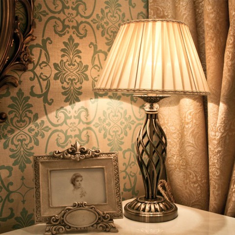 Klasyczna lampa stołowa na biurko z kloszem z tkaniny Grace Maytoni Promocja