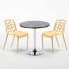 Czarny okrągły stolik 70x70 cm z 2 kolorowymi krzesłami Gelateria Cosmopolitan Model