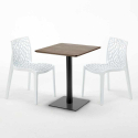 Drewniany kwadratowy stół 60x60 cm z czarną podstawą i z 2 kolorowymi krzesłami Gruvyer Kiss 