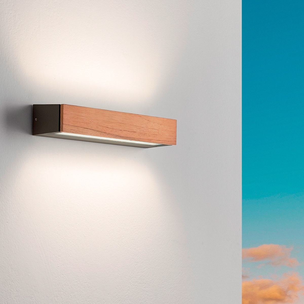 Kinkiet zewnętrzny LED z drewna teak i szkła Hazel Promocja Kinkiet zewnętrzny LED z drewna teak i szkła Hazel Promocja