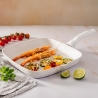 Patelnia grillowa nieprzywierająca 28x28 cm z białą drewnianą rączką Stonewhite Oferta
