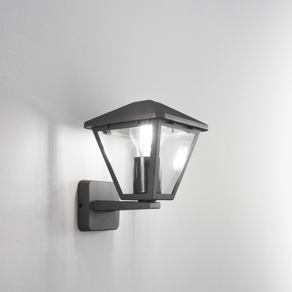 Lampa ścienna ogrodowa latarnia z aluminium z szklanym kloszem Prisma Promocja Lampa ścienna ogrodowa latarnia z aluminium z szklanym kloszem Prisma Promocja