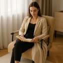 Materiałowy rozkładany fotel z poduszką do salonu lub sypialni Deborah Rabaty