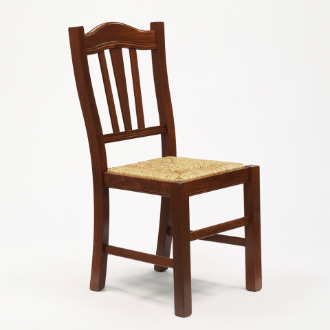 Drewniane krzesło z siedziskiem ze słomy do kuchni lub jadalni